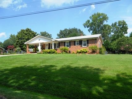 211 Evergreen Circle sold home in Echo Valley, Seneca, SC