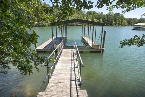 312 Hillandale Road