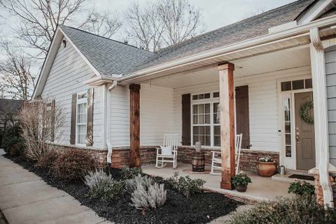125 Prestwick Drive