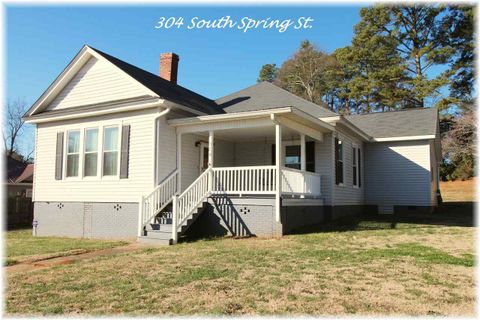 304 S Spring Street sold home in Chicopee, Walhalla, SC