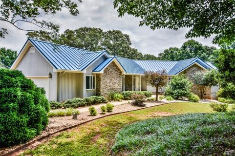 131 Planters Drive sold home in Papa's Plantat, Seneca, SC
