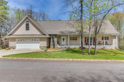 201 Fairforest Way