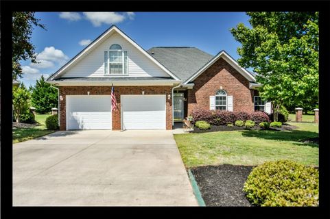 152 Camelot Drive sold home in The Crossing, Seneca, SC
