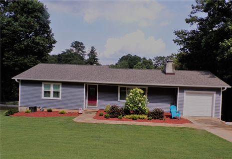654 N Poplar Street sold home in Edgewood Estate, Walhalla, SC