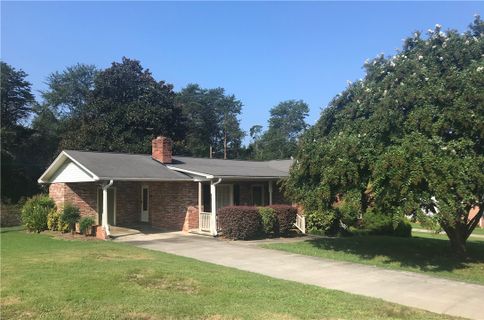 331 Lakeview Drive