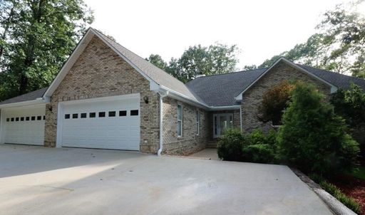 304 Royal Oaks Drive