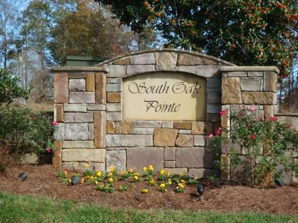 211 Oak Hollow Court sold home in South Oak Point, Seneca, SC