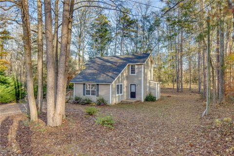 3 Woodmere Court