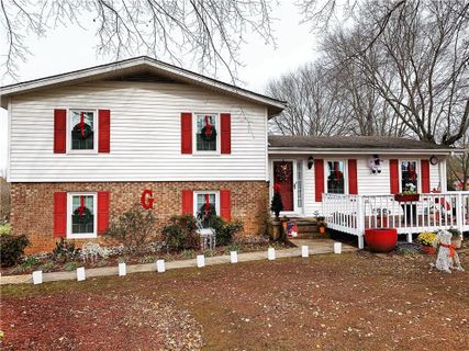 312 Lakeview Drive