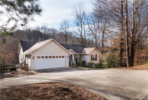 322 Shorecrest Drive sold home in Lakewood Estate, Seneca, SC