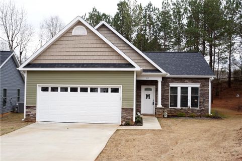 110 Raeburn Way