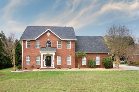 213 Oakmont Drive