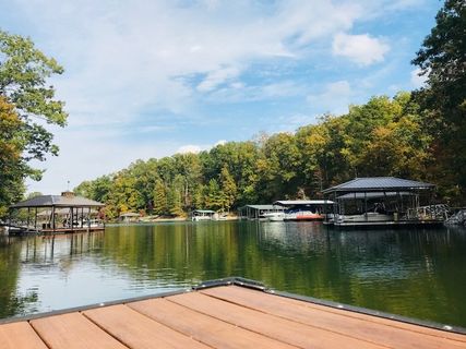 4040 Augusta Point Drive sold home in The Oaks At Lake Keowee, Seneca, SC