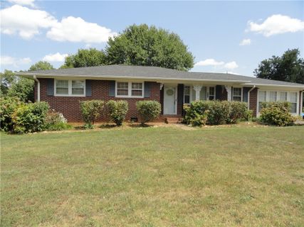 303 Mahaffey Street sold home in No Subdivision, Belton, SC
