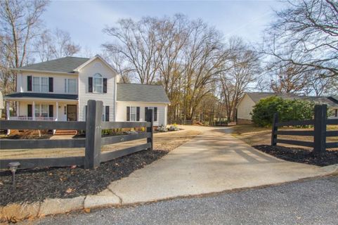 105 Coachman Court