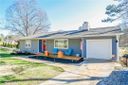 654 N Poplar Street sold home in Walhalla, SC