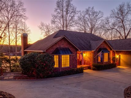 211 N Harbour Drive sold home in North Harbour, Seneca, SC