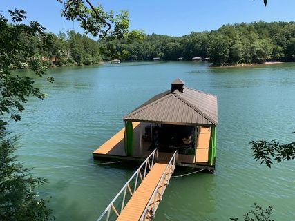 6 Little Keowee Boulevard