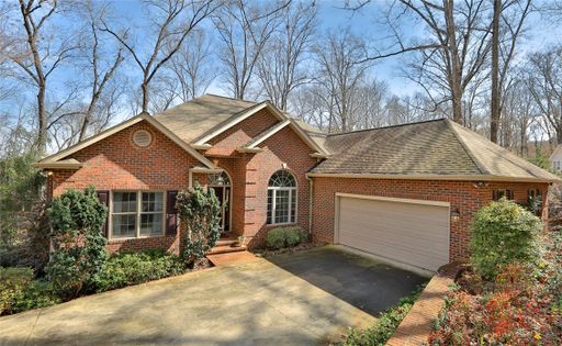 112 S Oak Pointe Drive sold home in South Oak Point, Seneca, SC