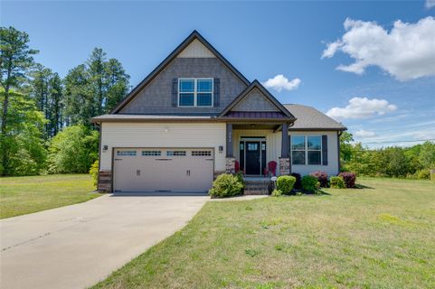 202 Pineknoll Circle