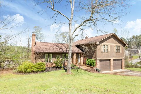 102 Horseshoe Drive