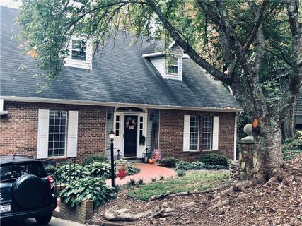 106 Bobolink Drive