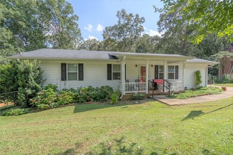 206 Dogwood Court