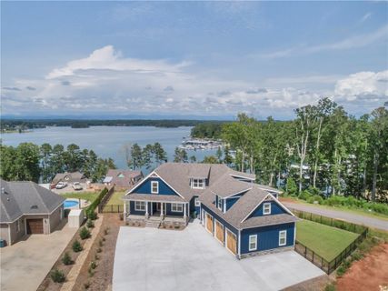 806 Mountain Way
