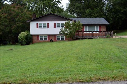 211 Hillandale Road