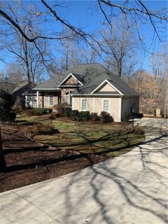 212 S Summit Drive