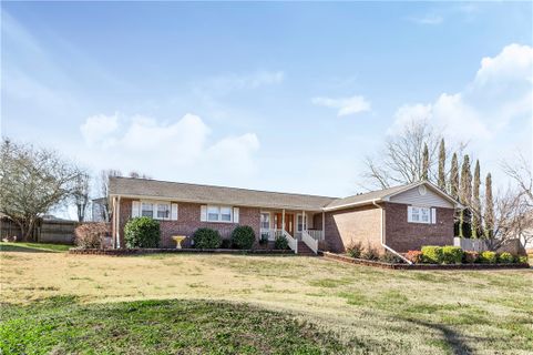 405 Stonehaven Drive