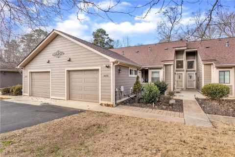 1402 Leeward Road