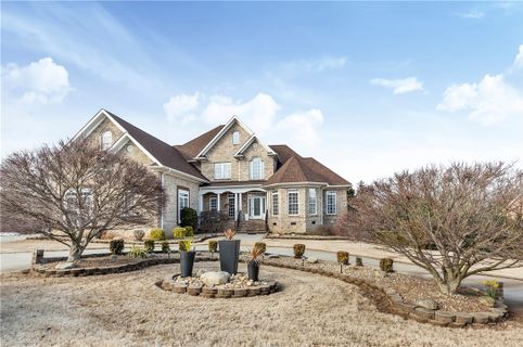 102 Grassy Knoll Way