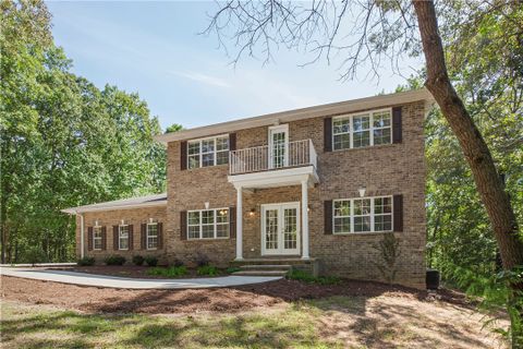 901 Sanders Cove
