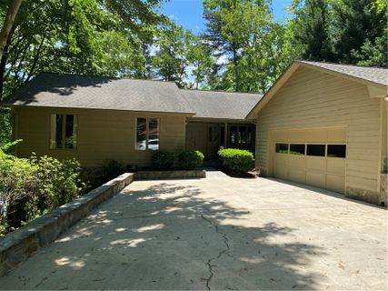 22 Eastern Pointe