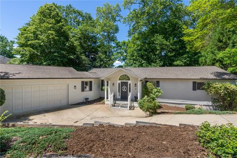 Previously sold for $608,000