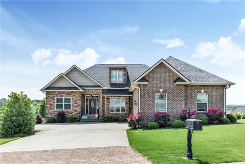 107 Viaroma Drive