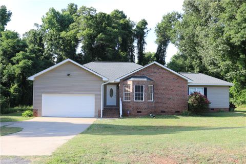 211 Boxwood Lane
