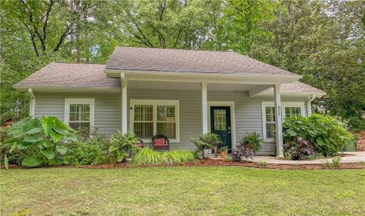 829 N Andover Drive