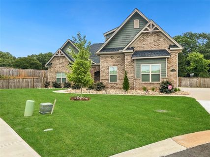 321 Crestgate Way