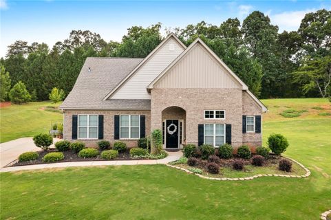 102 Carnoustie Circle
