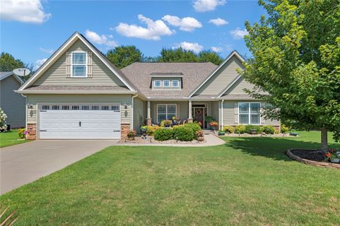 304 Knoll View Drive