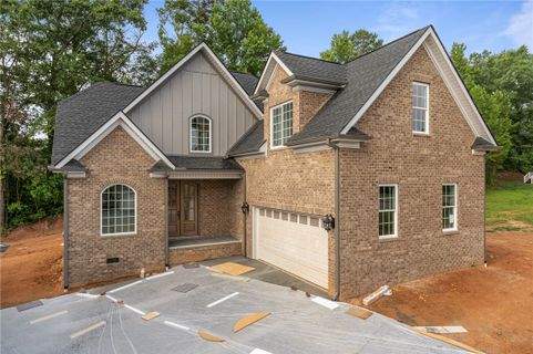 112 Courtyard Drive