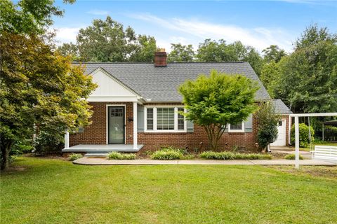 303 W Fredericks Street