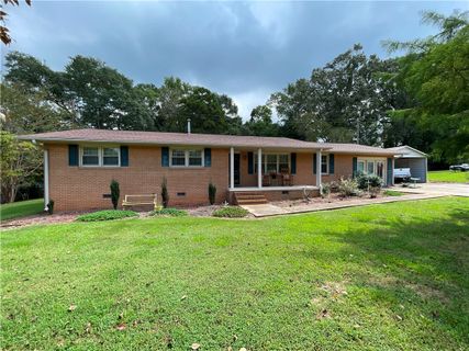10 E Summit Drive sold home in Riverside, Ware Shoals, SC