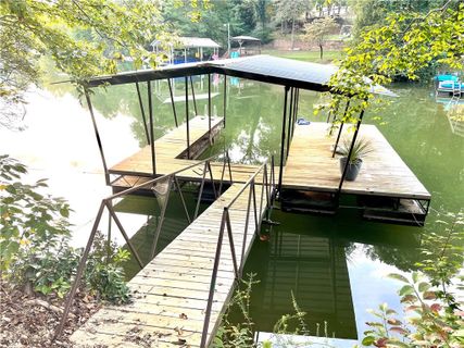 612 Crooked Trace Lane w/covered dock